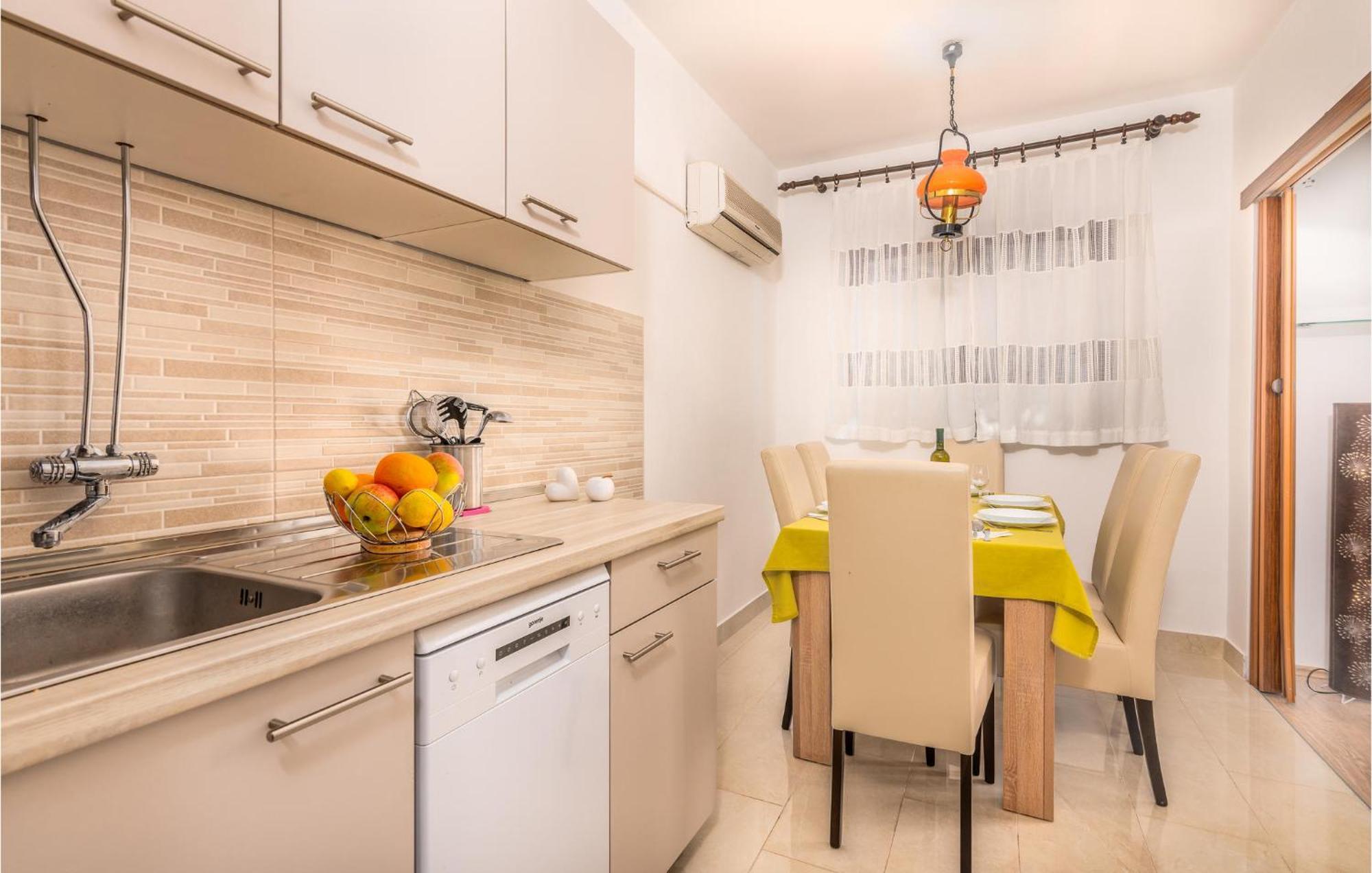 3 Bedroom Nice Apartment In Krk Крк Экстерьер фото