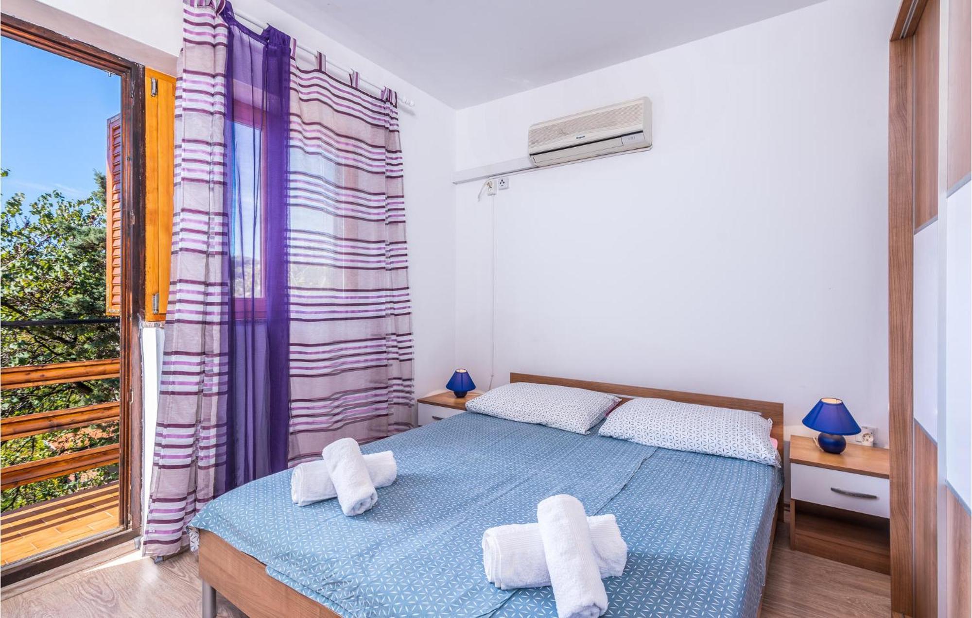 3 Bedroom Nice Apartment In Krk Крк Экстерьер фото