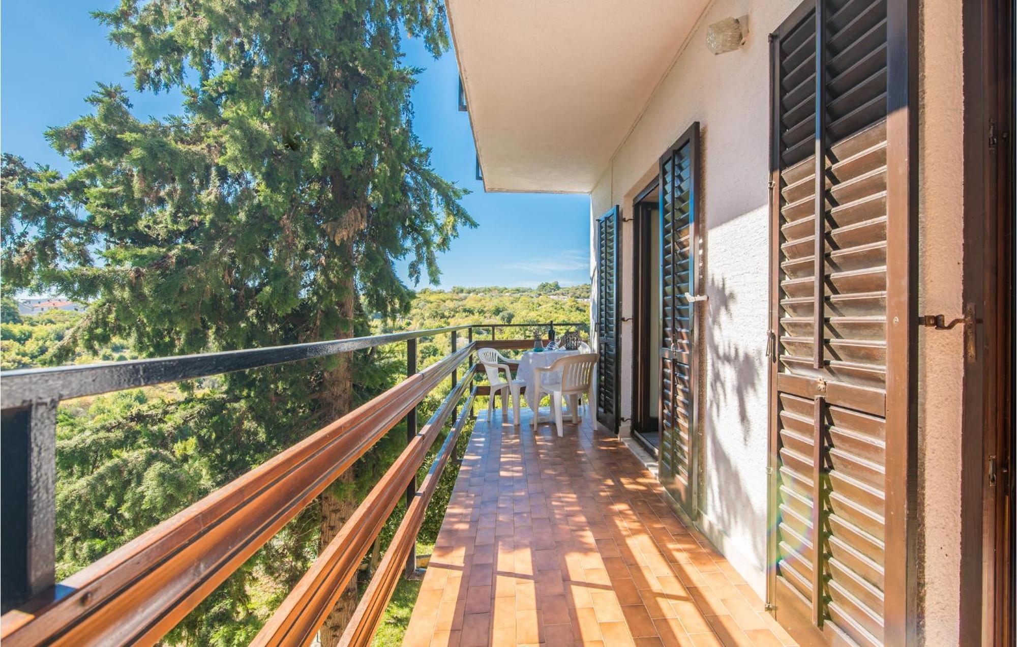 3 Bedroom Nice Apartment In Krk Крк Экстерьер фото