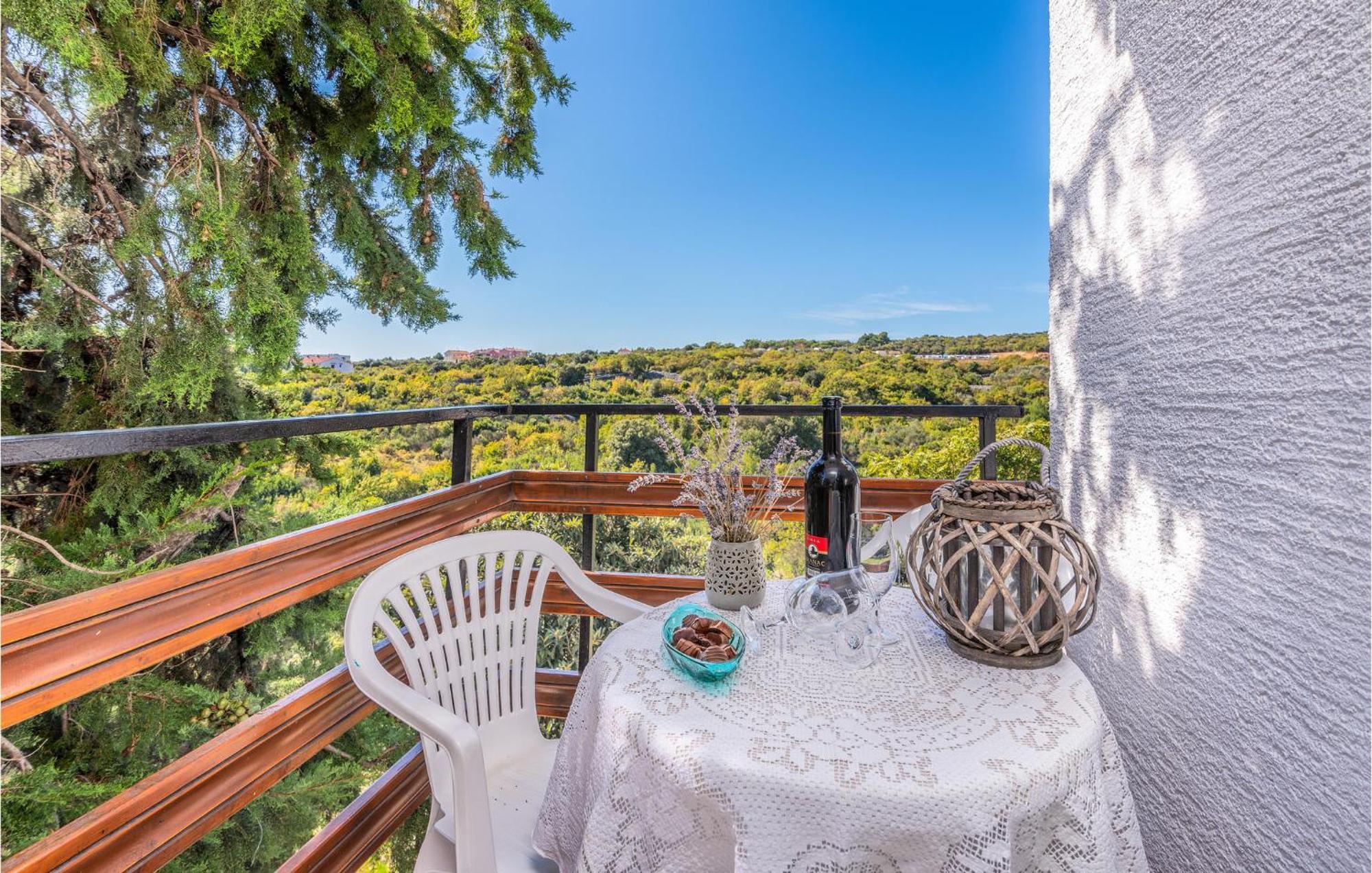 3 Bedroom Nice Apartment In Krk Крк Экстерьер фото